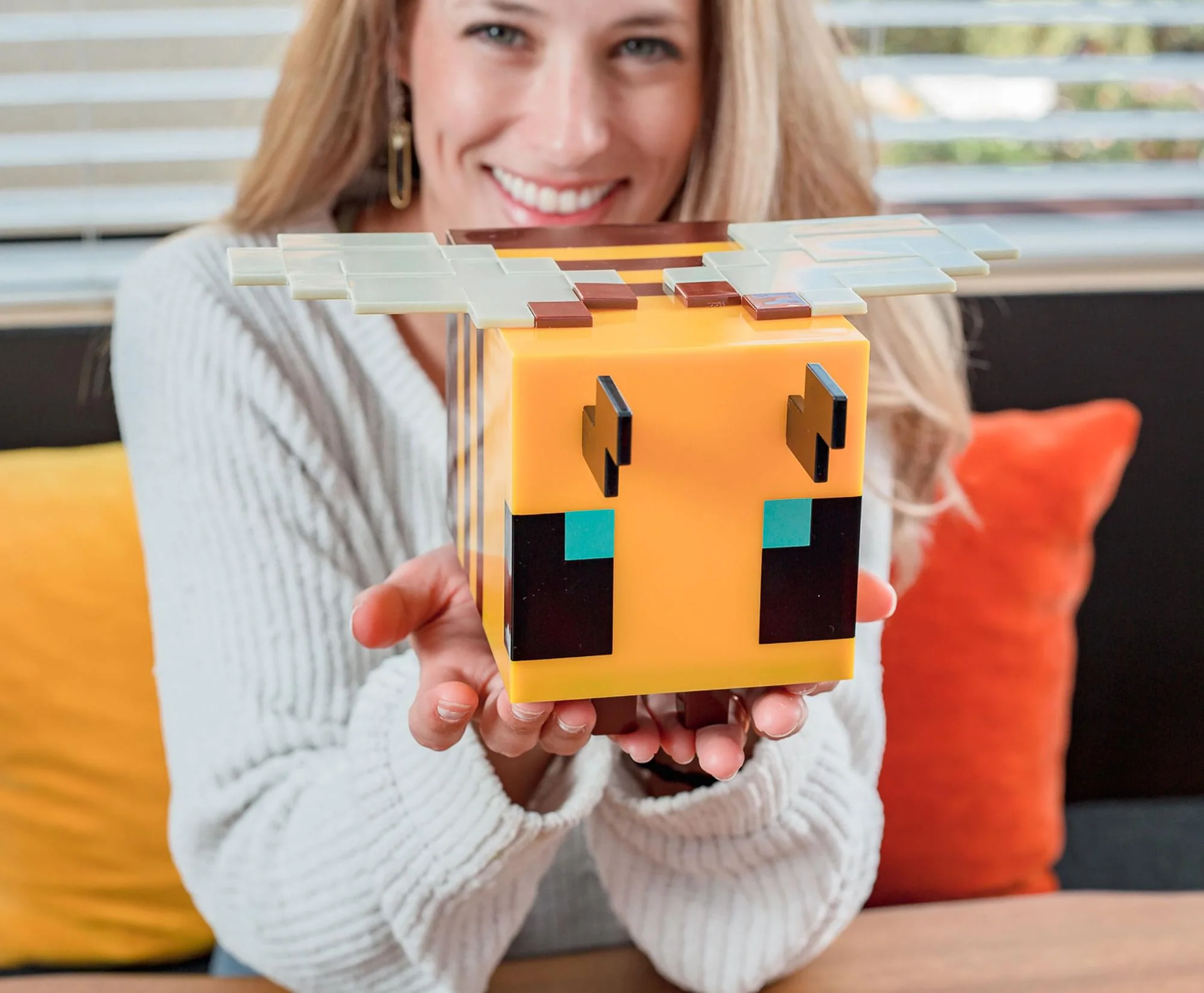 A Minecraft Movie Bee 5 Inch Figural Mood Light - Image 4